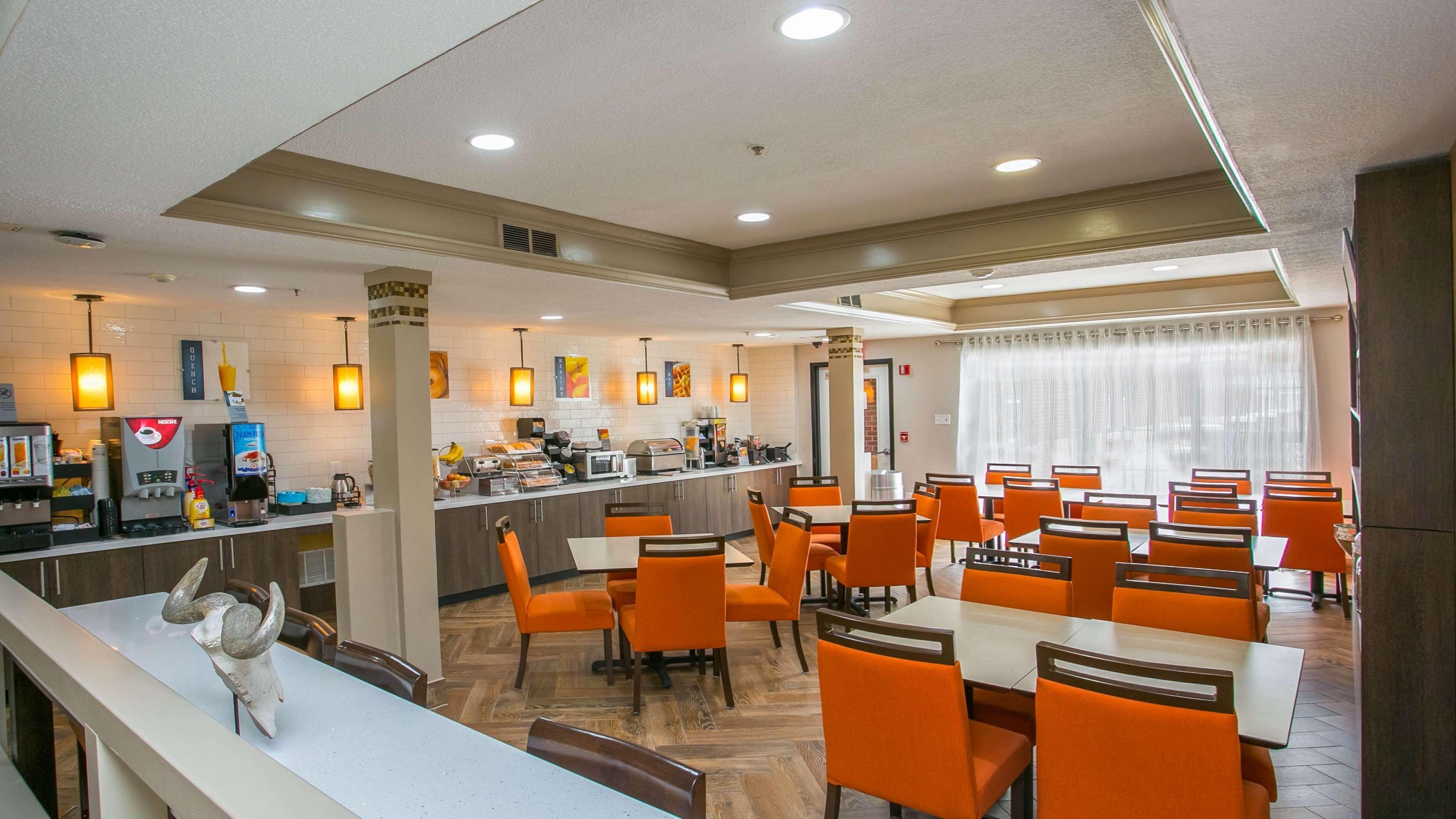 Best Western Plus Addison/Dallas Hotel Екстер'єр фото
