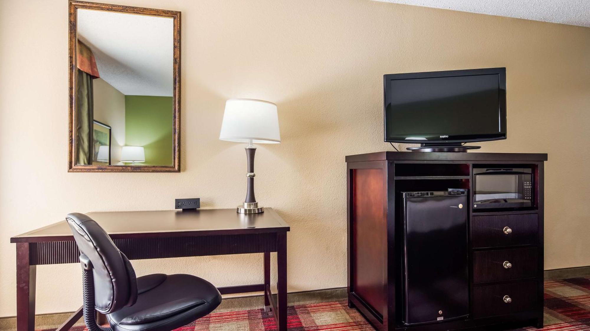Best Western Plus Addison/Dallas Hotel Екстер'єр фото