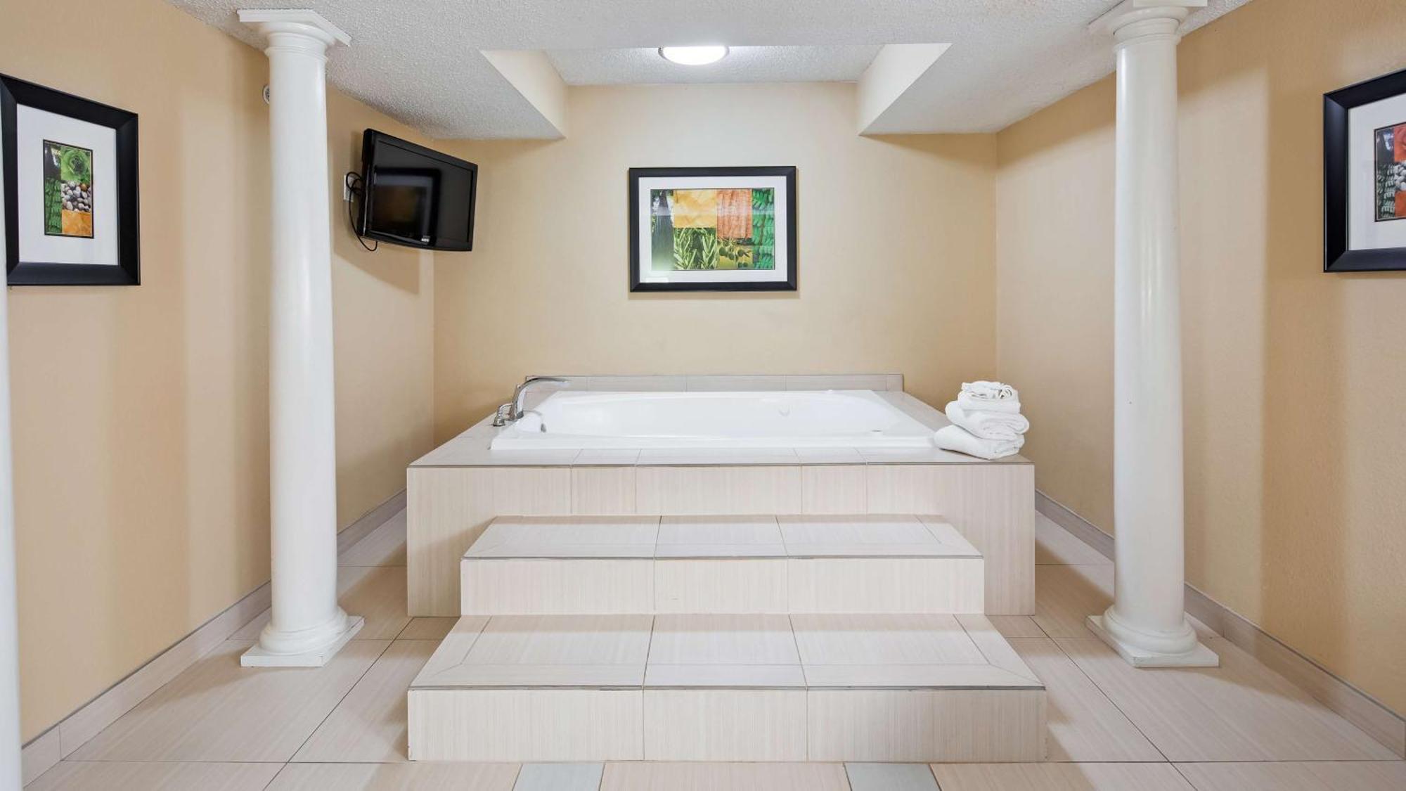 Best Western Plus Addison/Dallas Hotel Екстер'єр фото